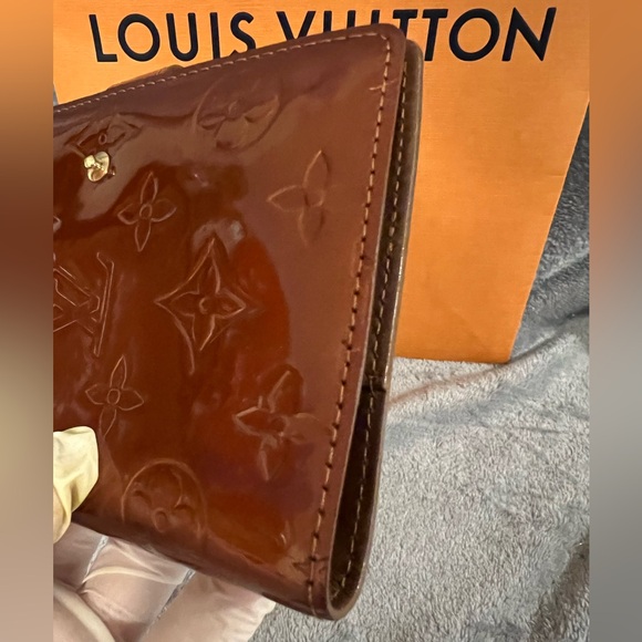 Authentic Louis Vuitton Vernis Agenda - Picture 2 of 8